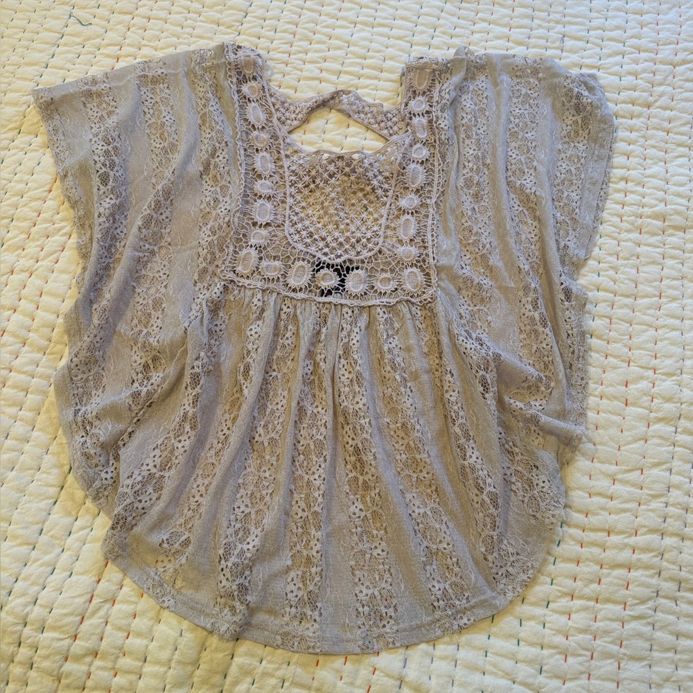 It’s Pink Elegant Lace Women’s Top size large in good used condition